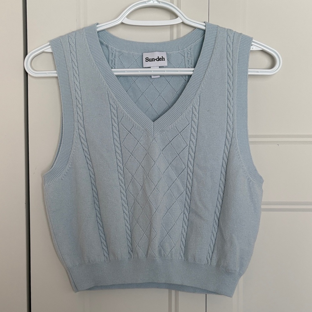 Sun-deh Light Blue Cable Knit Vest 47% wool 39%cotton
